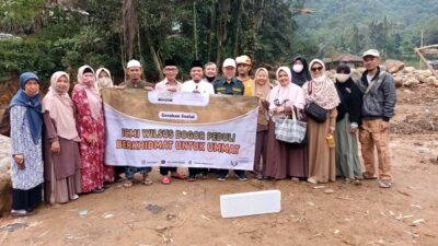 ICMI Berikan Bantuan Sarana MCK Warga Korban Banjir Bandang