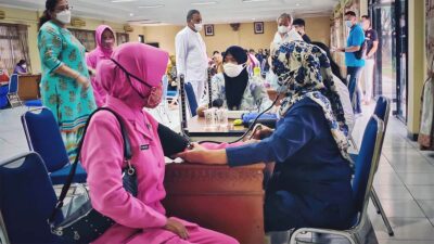 Batalyon D Pelopor Satbrimob Polda Metro Jaya Gelar Pengobatan Gratis