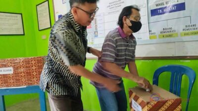 Sepasang Tuna Netra di Babakan Ikut Pilkawe