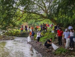 Cara IHGMA Peringati HUT RI Bersihkan Sampah Plastik di Sungai Ciliwung