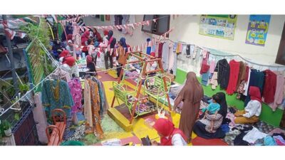 Peduli Anak Yatim, Membeli Sambil Berbagi