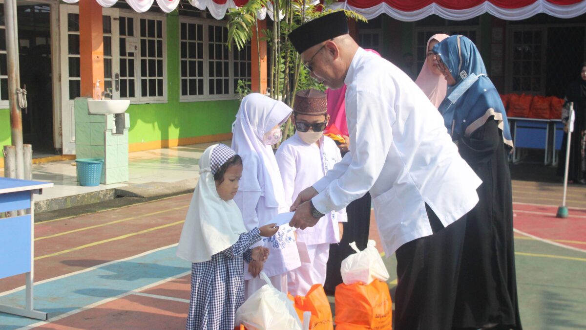 SDN Semplak 2 Santuni 66 Anak Yatim dan Dhuafa sdn