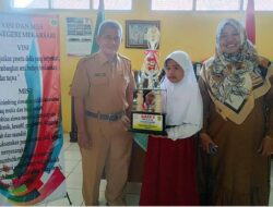 Siswi SDN Mekarsari Melaju ke Tingkat Provinsi Lomba Maca Sajak