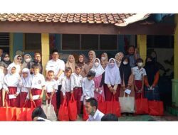 SDN Semeru 6 Terapkan Penguatan Karakter dengan Salat Duha dan Santunan