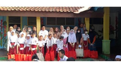 SDN Semeru 6 Terapkan Penguatan Karakter dengan Salat Duha dan Santunan