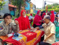 Lansia Diperiksa Kesehatan Dapat Sayur Mayur Gratis