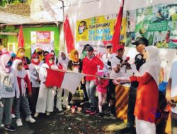 Warga Bagunde Gerak Jalan Sambil Pungut Sampah Berhadiah Anting Emas