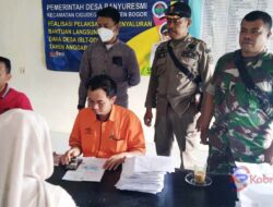 Giliran Warga Desa Banyuresmi Terima BLT BBM