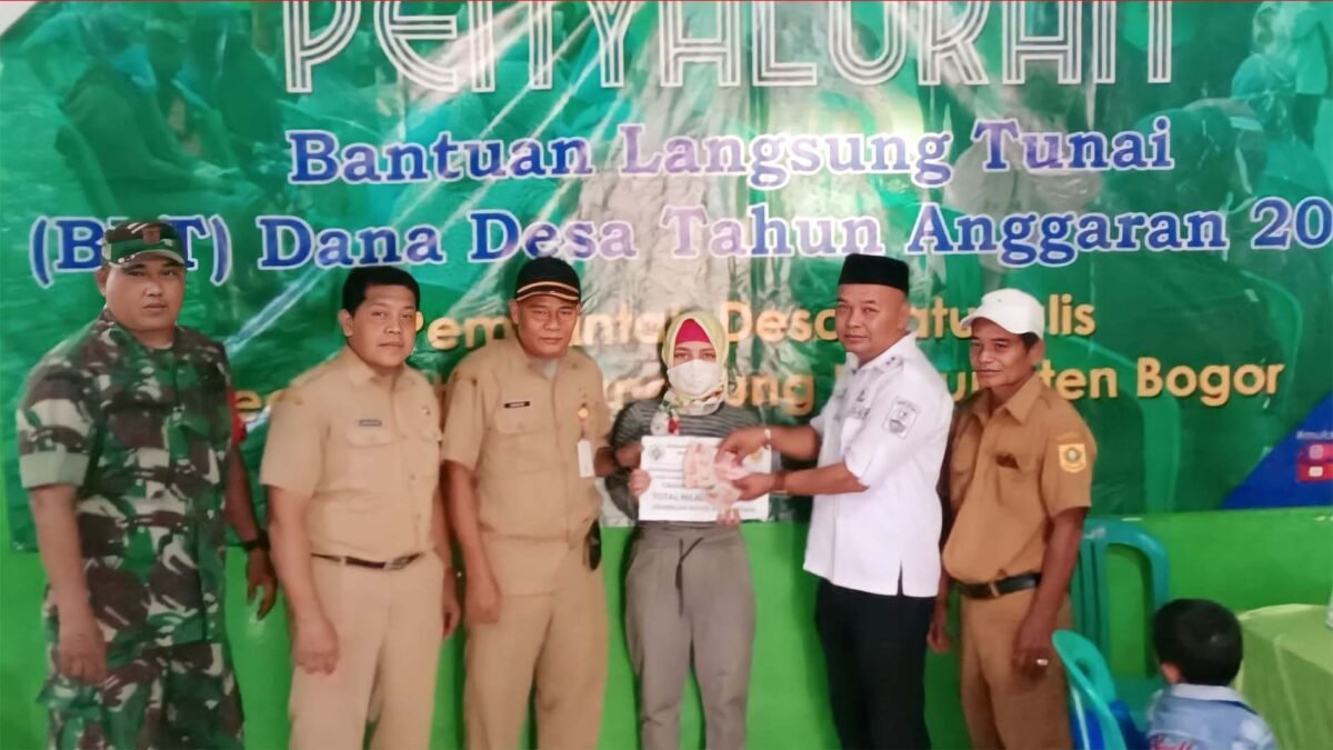 Warga Desa Batutulis Tersenyum Bahagia Dapat Uang 900 Ribu desa batutulis