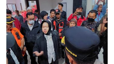 Longsor di Gang Barjo Kebon Kelapa, Empat Orang Masih Tertimbun kelapa