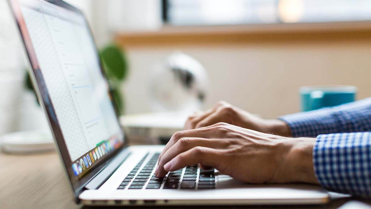 Baru Deretan Laptop Ringan Untuk Para Pekerja Deretan Laptop Ringan Untuk Para Pekerja