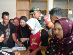 Pastikan Tepat Sasaran Babinsa Cintamanik Kawal Penyaluran Bansos