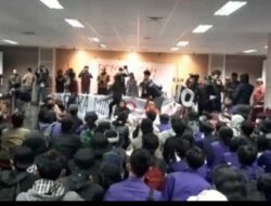 Ratusan Mahasiswa Duduki Gedung DPRD Kota Bogor, Ini Tuntutannya