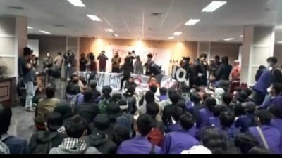 Ratusan Mahasiswa Duduki Gedung DPRD Kota Bogor, Ini Tuntutannya
