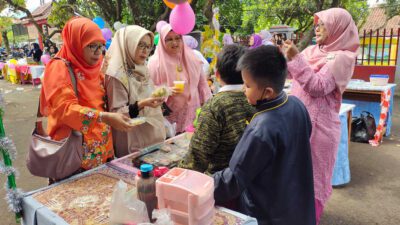 Pelajar SDN Sindang Barang 1 Bogor Barat Belajar Berwirausaha