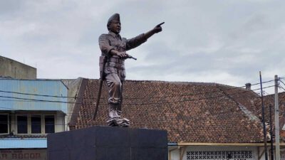 Kapten Muslihat Menjelma di Pertigaan Jembatan Merah Bogor