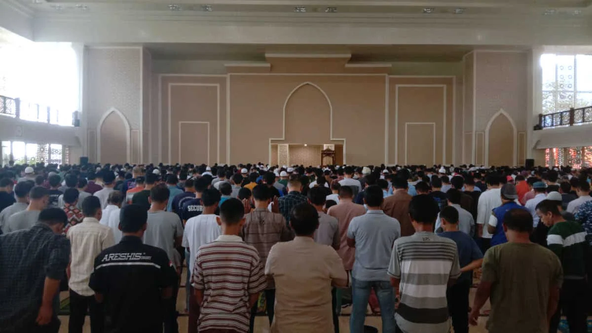 Salat Jumat Perdana di Masjid Agung Kota Bogor salat