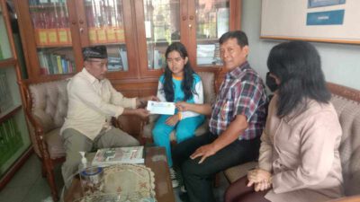 SMP Negeri 9 Kota Bogor Berikan Santunan Untuk Keluarga Duka