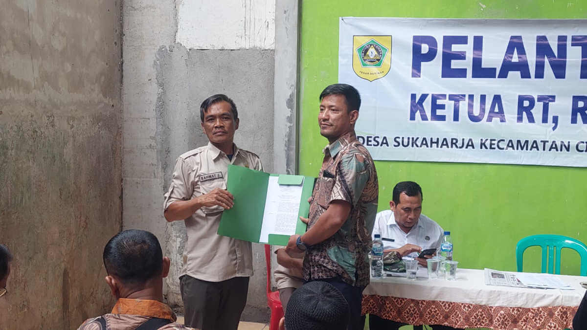 Pelantikan RT, RW Desa Sukaharja