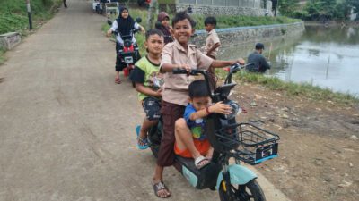 Serunya Bermain Sepeda Listrik Keliling Situ Cigudeg