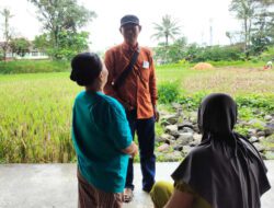 Sambangi Kampung Horta, Cakades Deden Ruhiyat Terima Aduan Bansos