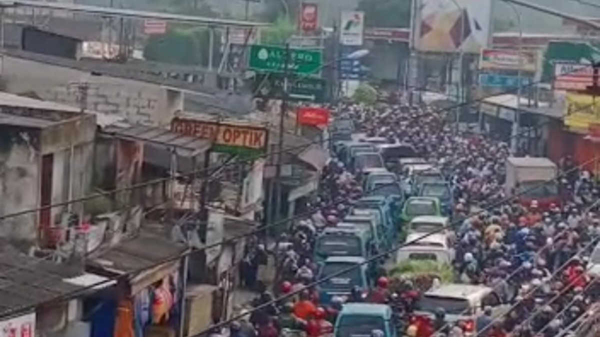 Macet, Akibat Buka Tutup Jembatan Bailey Cikereteg Bogor