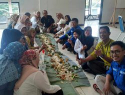 Cucurak Kecamatan Cigudeg 2023, Makan Didaun Pisang Dengan Pekerja Sosial