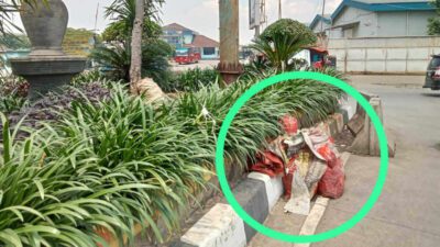 Kumuh, Jalan dan Taman di Depan Terminal Baru Cikarang Penuh Sampah