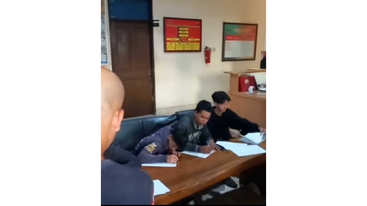 Polsek Babakan Madang Amankan Pelaku Konvoi Sepeda Motor Pembawa Pedang polsek babakan madang