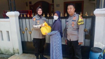 Polres Bogor Berikan Bansos Sembako Kepada Warga