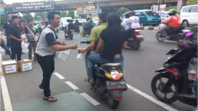 Arema di Bogor Bagi-Bagi Takjil