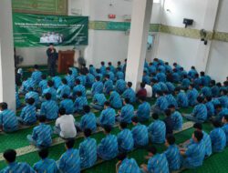 SMA Negeri 2 Bogor Berbagi Rantang Cinta