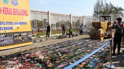 Polres Bogor Musnahkan 19.340 Botol Miras dan 250 Knalpot Brong
