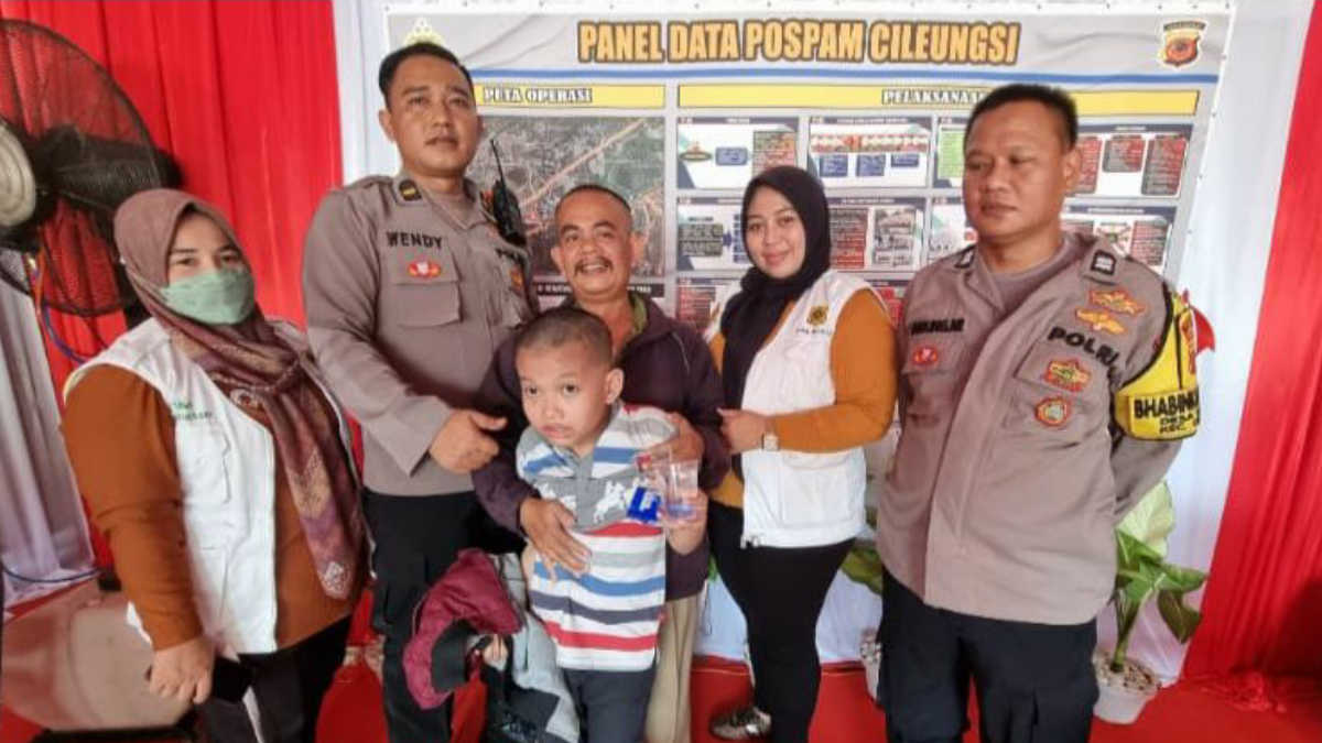Pospam Polsek Cileungsi Pertemukan Anak dan Orang Tua yang terpisah