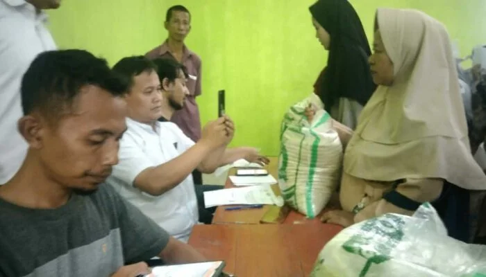Pasca Lebaran, Desa Argapura Bagikan 1.520 Beras Untuk Warganya argapura.