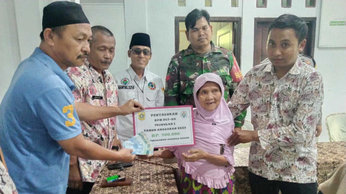 Dana Desa Cair, Pemdes Sukaraksa Salurkan BLT Rp 900 Ribu