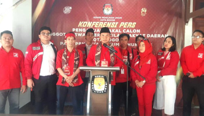Wakil Ketua DPD PSI Kota Bogor Antarkan 50 Bacaleg ke KPU