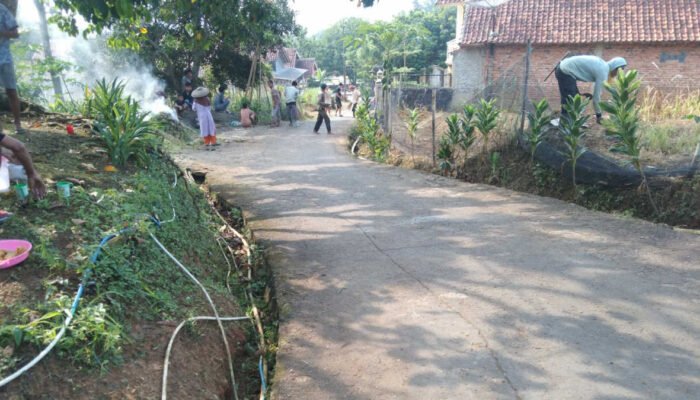 Budaya Gotong Royong Masih Kental di Kampung Nanggewer Nanggung