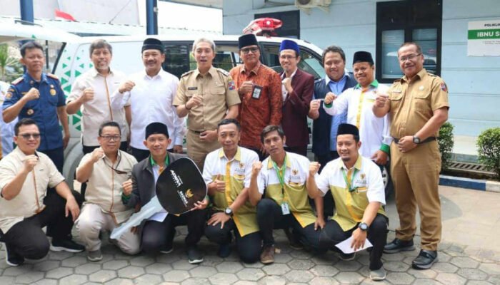 Klinik Ibnu Sina Terima Bantuan Mobil Ambulans