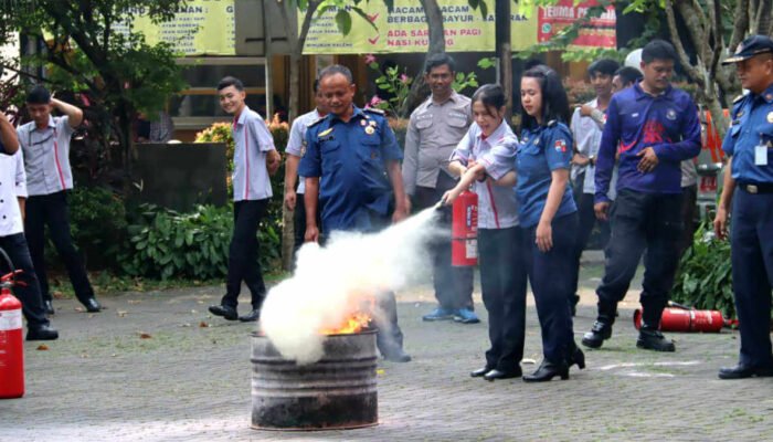 Favehotel Padjajaran Bogor Gelar Pelatihan Penanganan Kebakaran