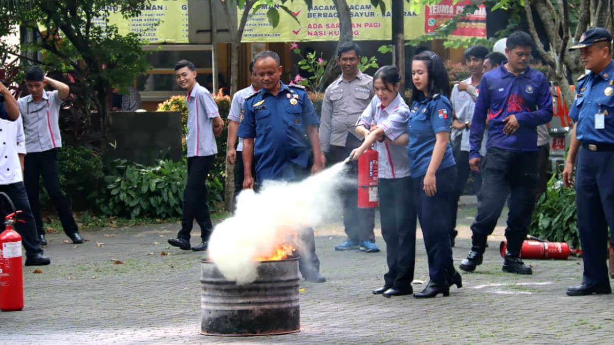 Favehotel Padjajaran Bogor Gandeng DPKP Gelar Pelatihan Damkar