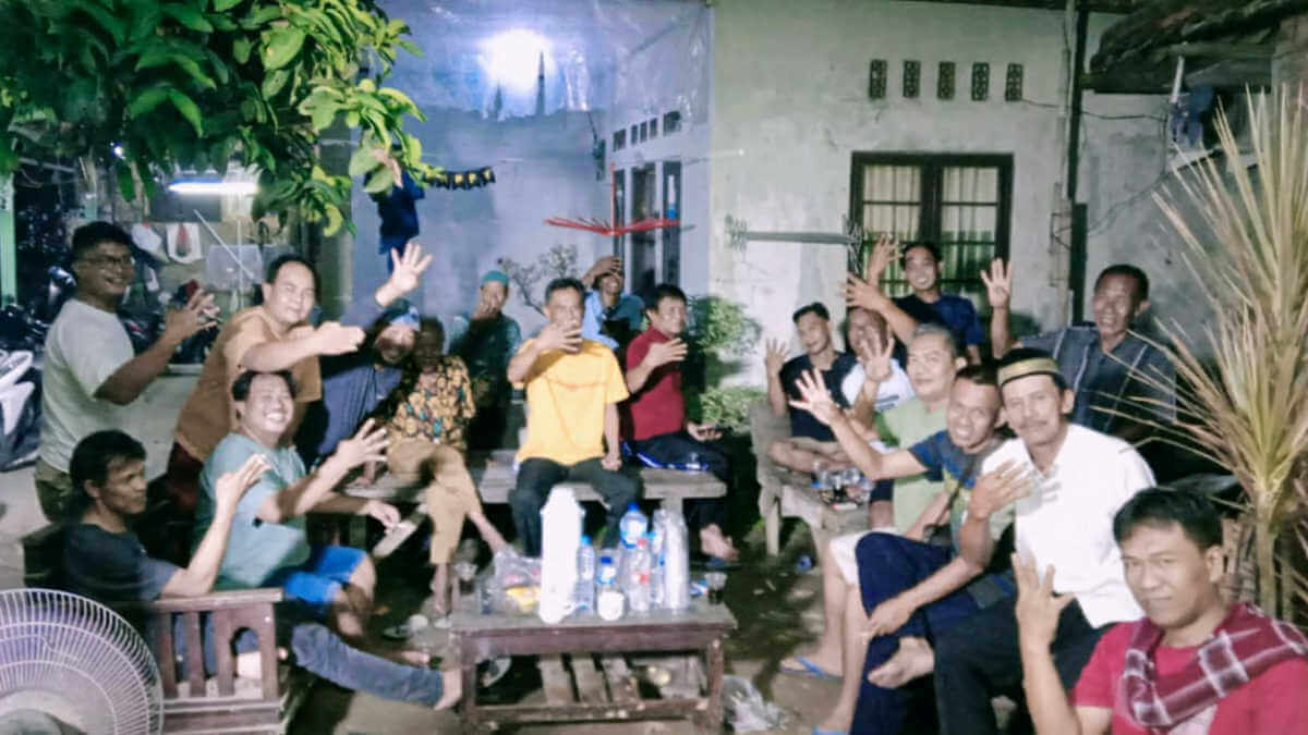 Tokoh Pemuda Bugel Salam Ingatkan Warga Jangan Pilih Caleg Umbar Janji Tokoh Pemuda Bugel Salam Ingatkan Warga Jangan Pilih Caleg Umbar Janji