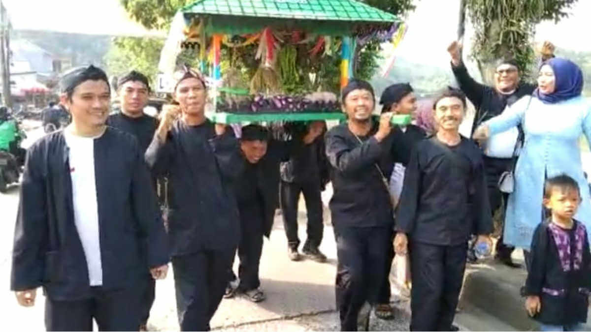 Pawai Dongdang Semarakkan HJB ke 541 di Cigudeg