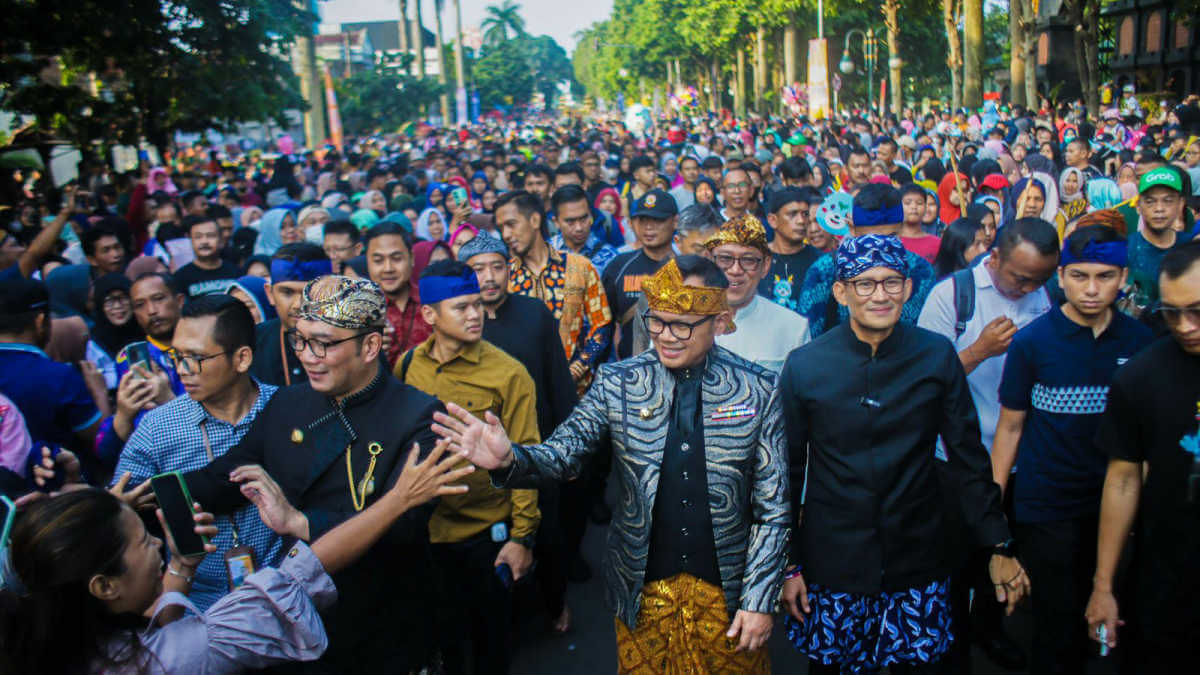 Semarak Helaran Hari Jadi Bogor ke 541, Sandi dan Emil Jadi Idola