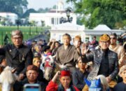 Wali Kota Kisarazu Jepang Tunggang Kuda Ikut Pawai Helaran