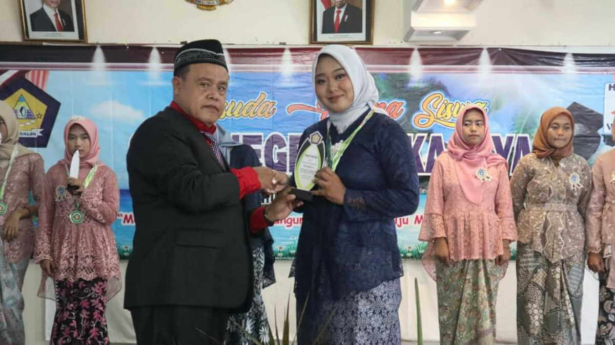 SMPN 1 Sukajaya Lepas Siswa di Wira Carita Banten