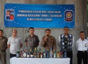 Satpol PP Kota Bogor Gilas Botol Miras