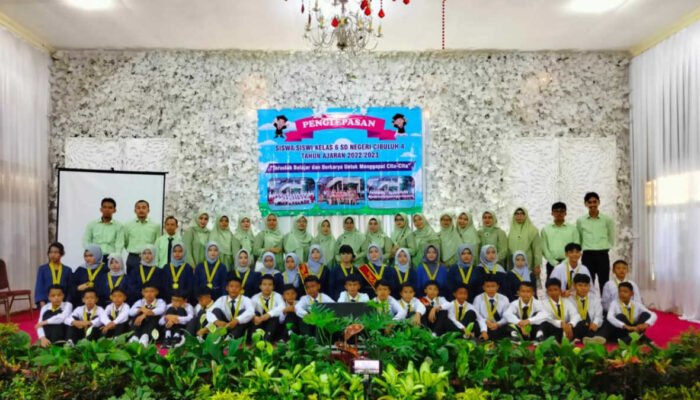 Lepas 87 Siswa, Rokhsanah: Teruslah Belajar Untuk Mencapai Cita-cita