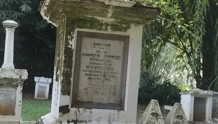Mengenal Lebih Dekat Makam Belanda di Kebun Raya Bogor