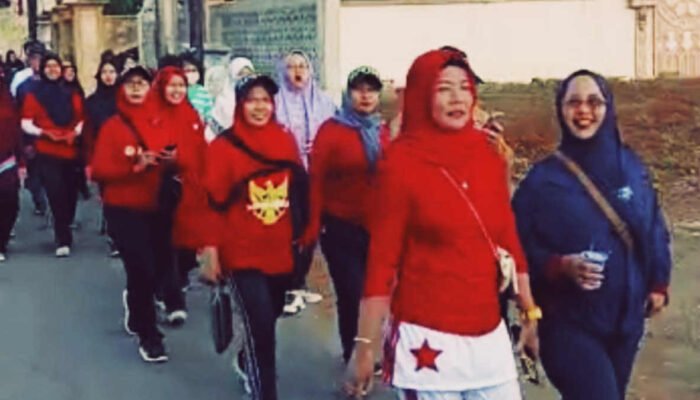 Gerak jalan warga taman griya kencana rw 08